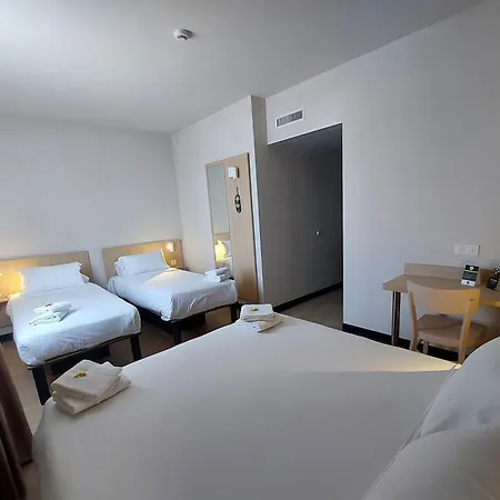Troyes Magasins D'usine Hotel 3*