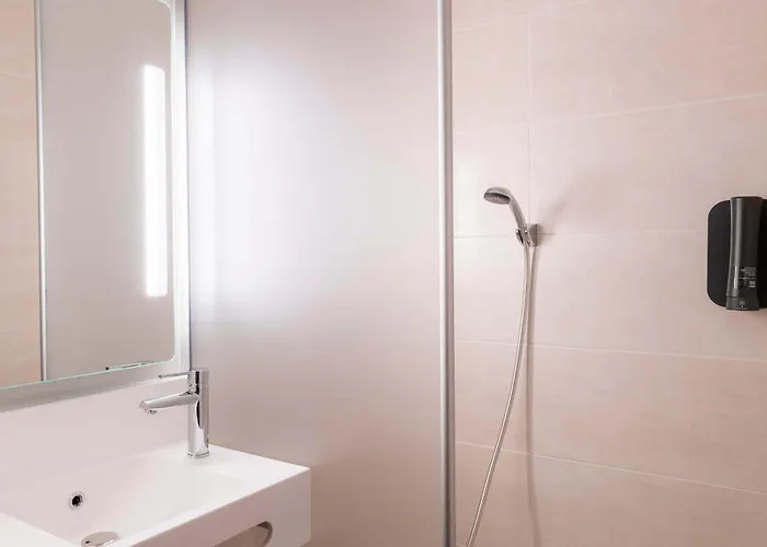 Troyes Magasins D'usine 3*