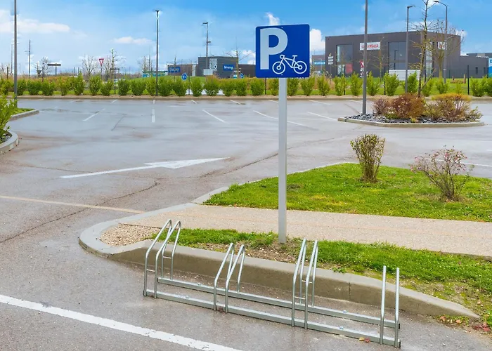 Troyes Magasins D'usine 3*