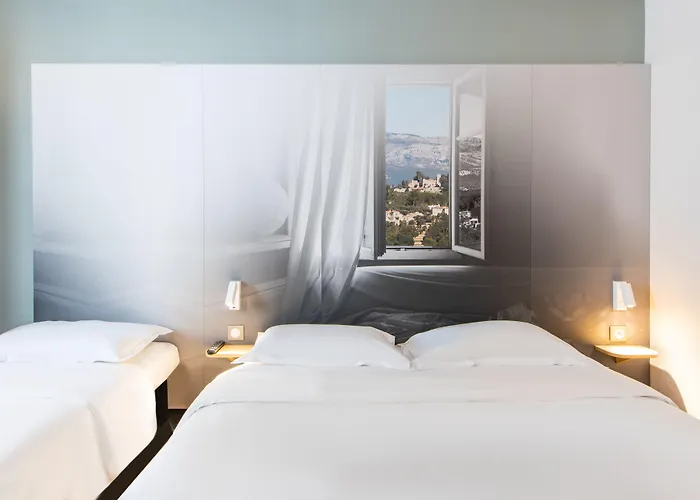 Hotel Troyes Magasins D'usine 3*